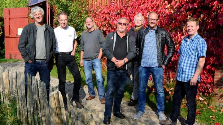 Vereint im Geist der re-natur Familie : Die neuen re-natur Gesellschafter (v.links): Norbert Deppisch, Philipp Göhler, Niklas Sobotta, Harry Arndt, Rainer Herkenrath, Burkhard Wiener, Stephan Zinke. Vereint im Geist der re-natur Familie : Die neuen re-natur Gesellschaftern (v.links): Rainer Herkenrath, Niklas Sobotta, Philipp Göhler, Harry Arndt, Norbert Deppisch, Stephan Zinke, Burkhard Wiener.